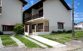 RESIDENCIAL COM CASAS DE 2 DORM - Praia Garopaba